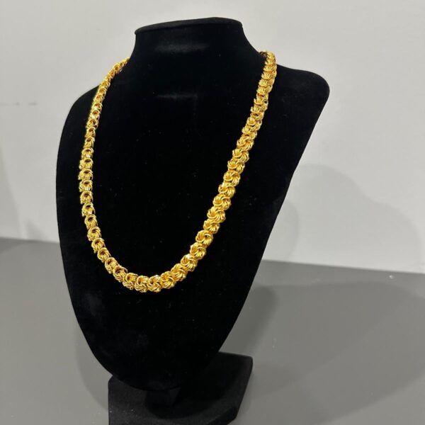 Twisted notes chain