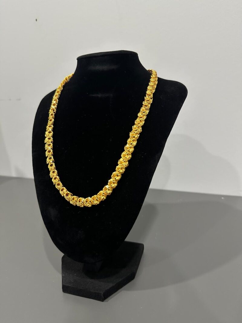 Twisted notes chain