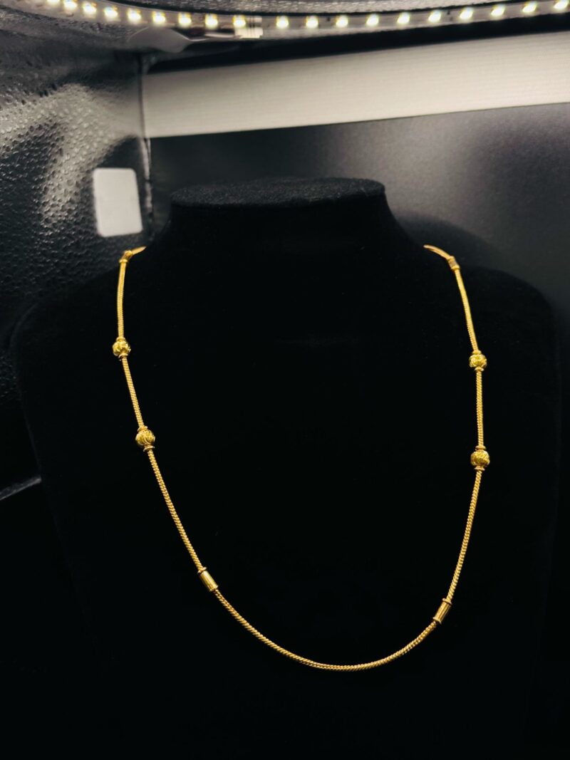 Women chain 302